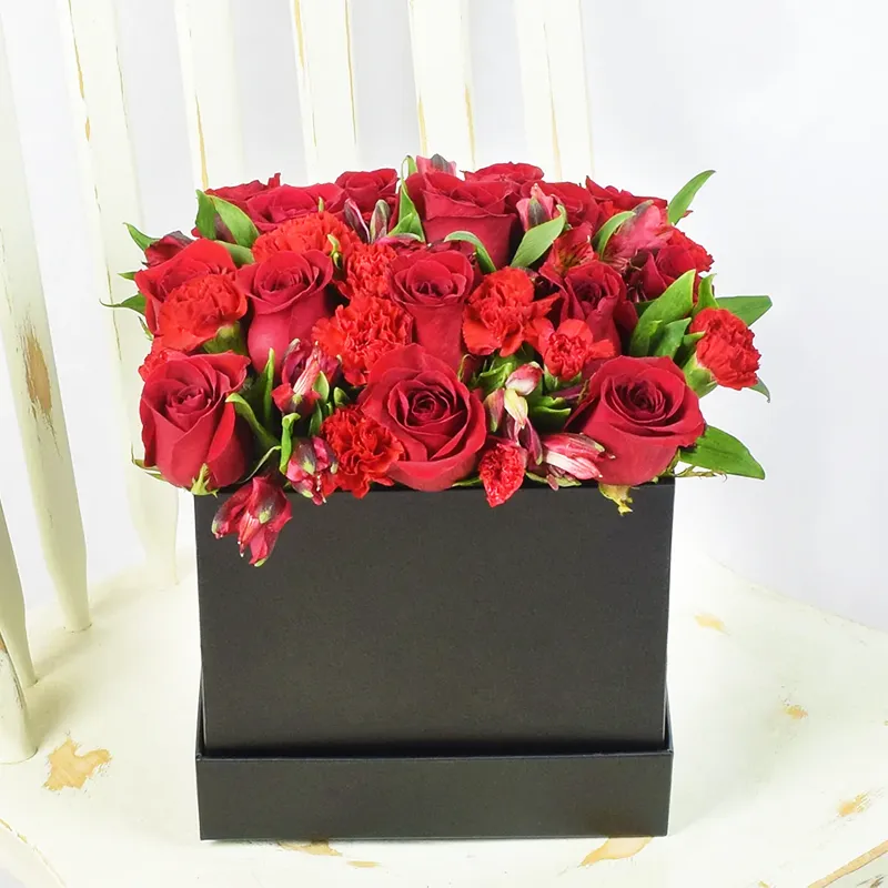 Цветы в коробке Праздничный день